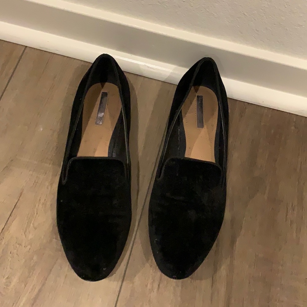 Tahari velvet black flats